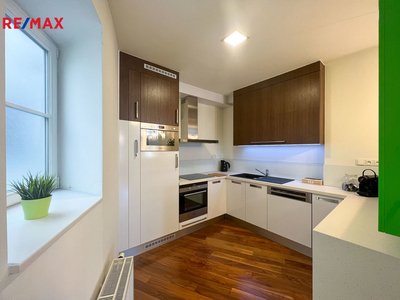 REMAX Delux