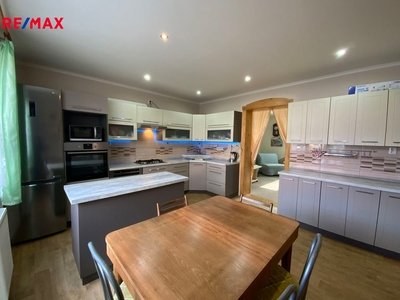 REMAX Delux