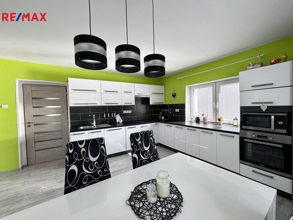 REMAX Delux